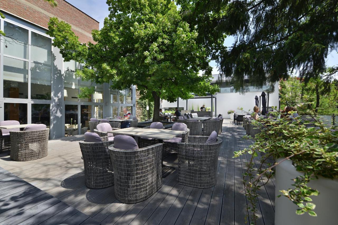 Premium Wellness & Wine Hotel Зноймо Экстерьер фото